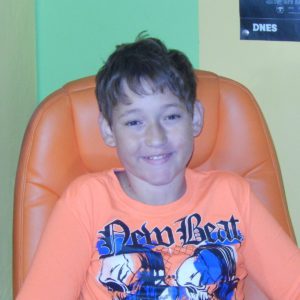 Náklady na Samíkovu léčbu jsou v&nbsp;řádech tisíců – pomáhají Dobří andělé