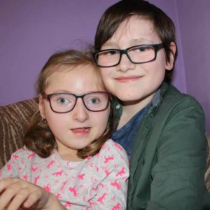 Peníze nejsou vše, ale umožňují nám dopřát Viktorce potřebné pomůcky i terapie