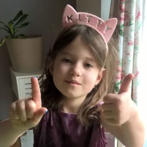 Operace, chemoterapie, ozařování i experimentální léčba. Dobří andělé nám dodávali sílu, říká maminka šestileté Emy