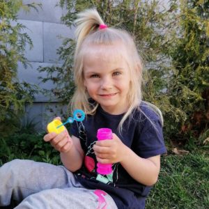 Ve dvou měsících už za sebou měla tři operace mozku – příběh Sofinky