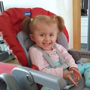 I přes svůj handicap stále usměvavá – příběh Julinky