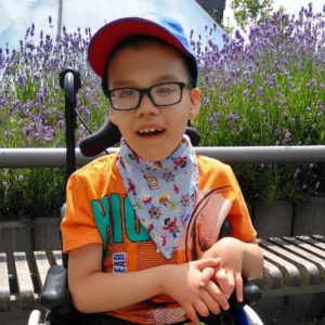 Má obrovskou radost i&nbsp;z&nbsp;pár krůčků za pomoci chodítka&nbsp;-&nbsp;příběh Kubíka