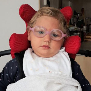 Trpělivost rodičů a terapie přináší úspěchy – příběh Karolínky