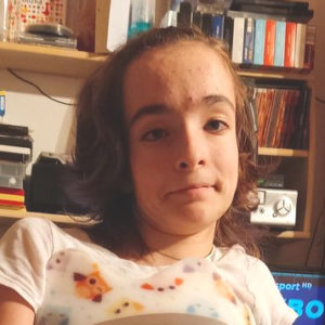 Plně si uvědomuje, co vše kvůli svému onemocnění nemůže. I tak se ale dokáže nádherně radovat – příběh Nikolky