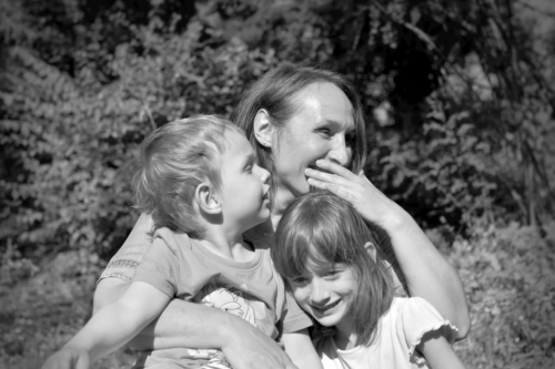 Paní Marie s dětmi Hynkem a Elenkou