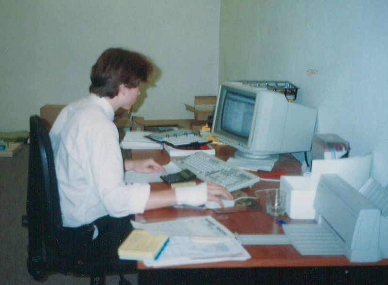 Petr Sýkora u počítače v počátcích Papiriusu (1993)