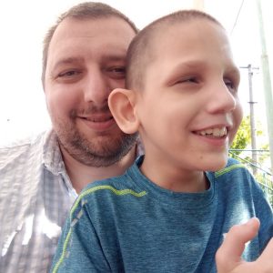 Od narození bojuje za každý den. Čeká nás ještě dlouhý maraton, ale to zvládneme - příběh Saši