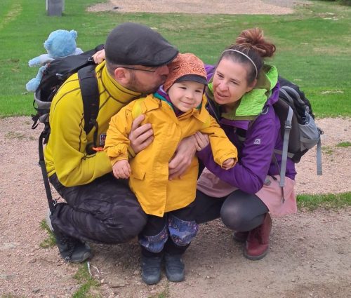 Toník s tatínkem a maminkou na horách