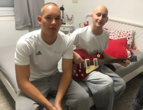 Sam se svým dvojčetem Oliverem