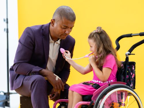 2025_zakulisi_Rey Rey Koranteng a Nikolka při natáčení spotu