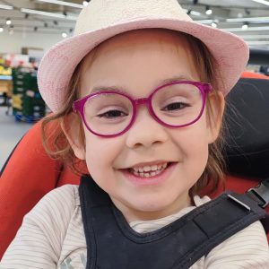 I přes zdravotní komplikace rozdává radost a lásku – příběh Adélky