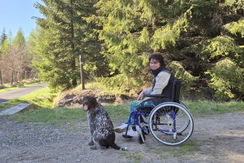 Paní Michaela s milovanou fenkou Barčou