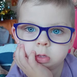 Přes 20 různých diagnóz. Přesto se učí jazyky a zvládá i matematické příklady - příběh Dominika