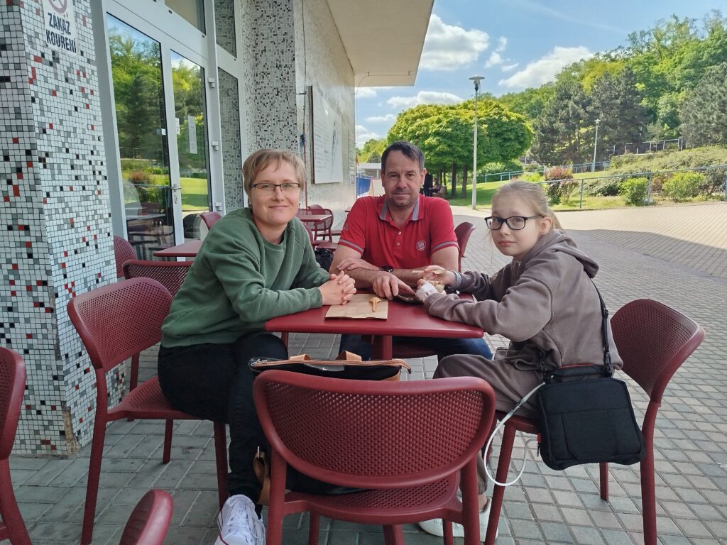 Verunka s rodiči v nemocnici